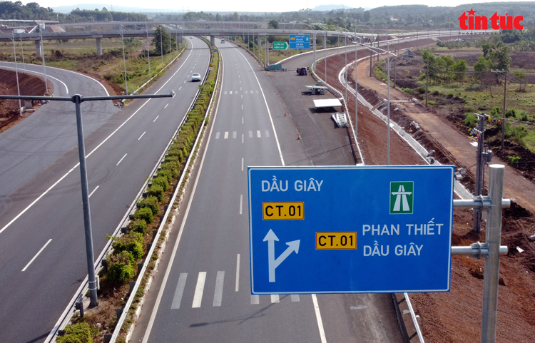 Phan Thiet – Dau Giay Expressway