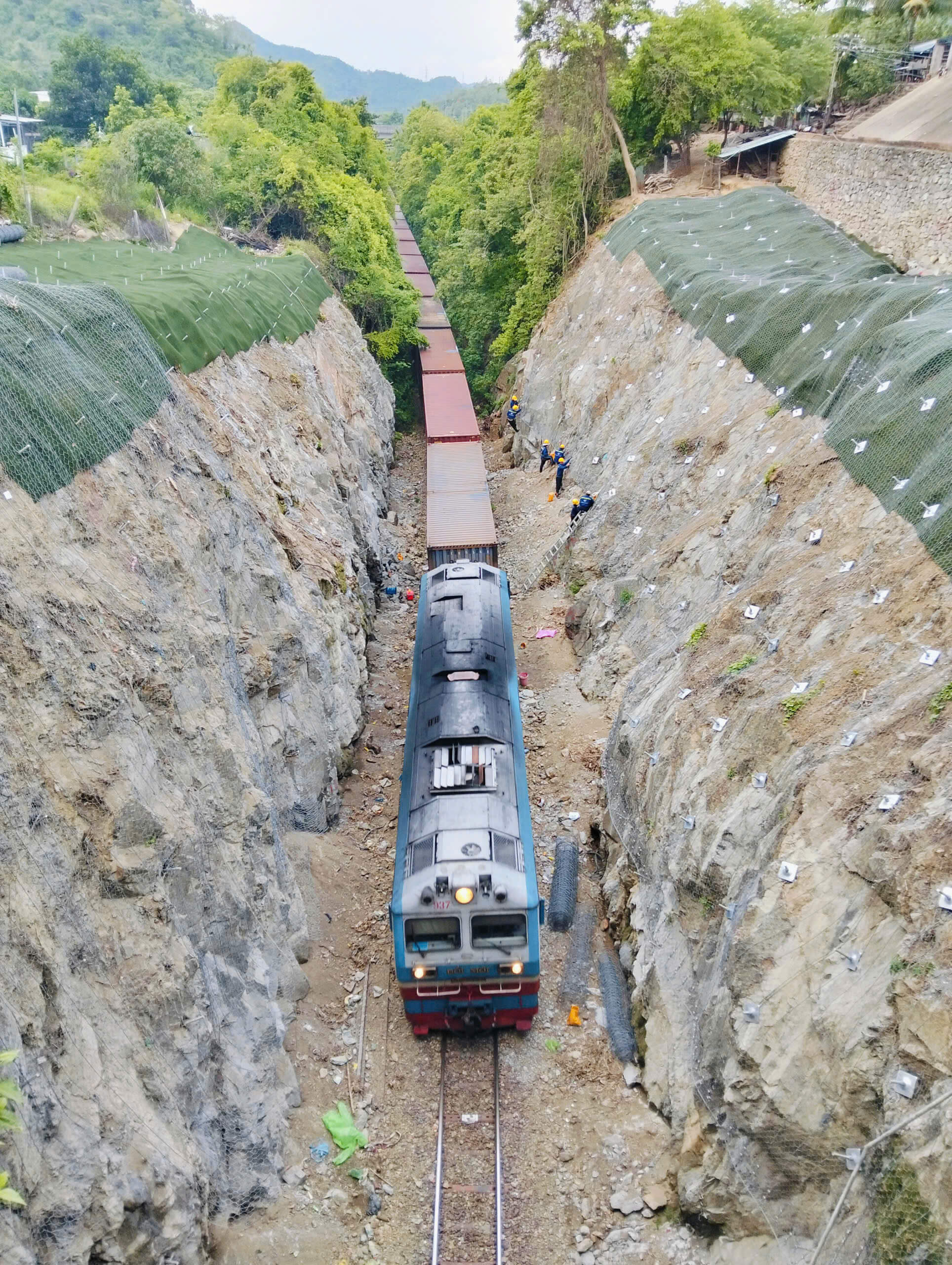 Ru Ri Pass Railway Tunnel Project on the Hanoi – Ho Chi Minh City Route