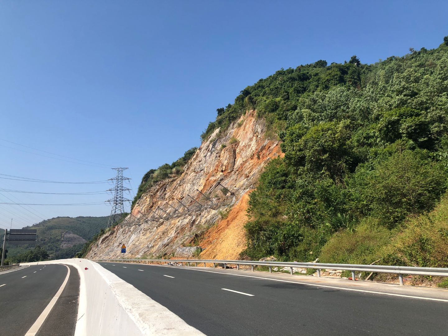 Ha Long – Van Don Expressway