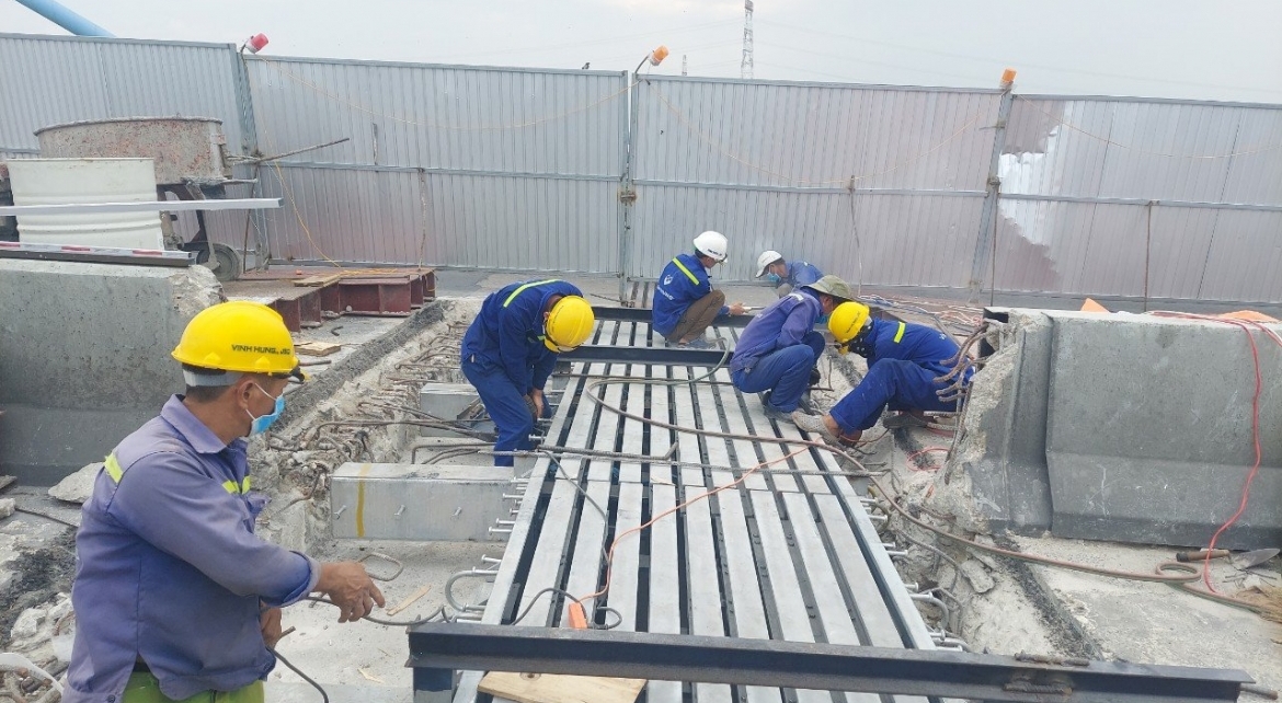 Sửa chữa khe co giãn cầu Mỹ Thuận