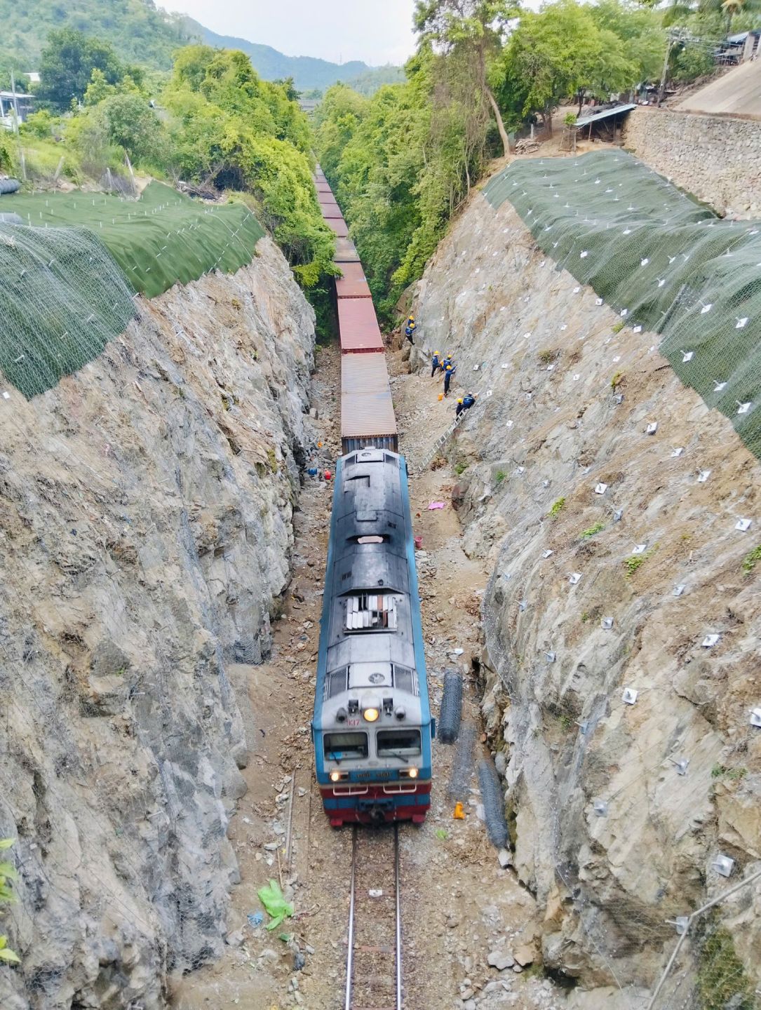 Railway Tunnel through Ru Ri Pass