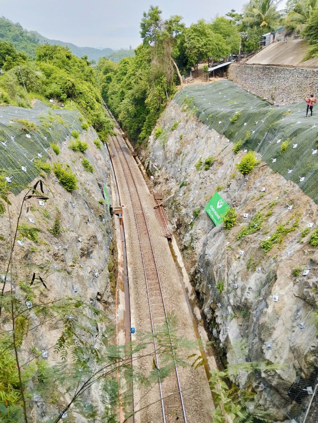 Railway Tunnel through Ru Ri Pass