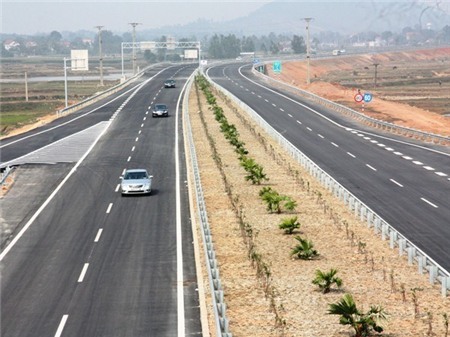 Dự án cao tốc Nội Bài-Lào Cai mới thông xe được hơn 20km đầu