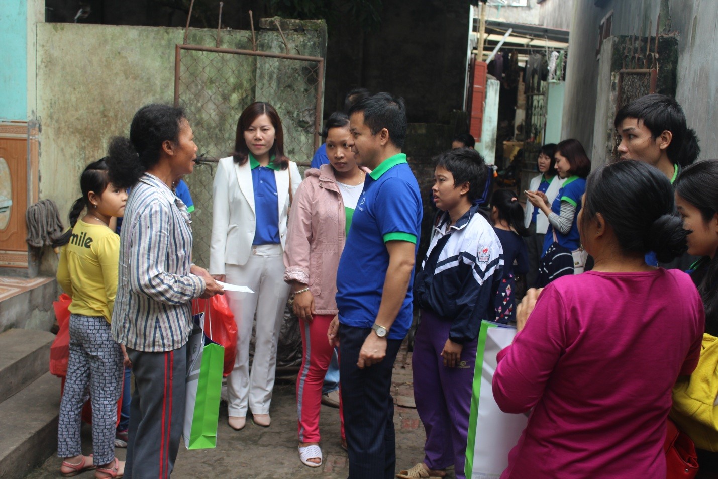 Description: Z:Company Events2015Từ thiện- TT Thương ThuongIMG_4248.JPG